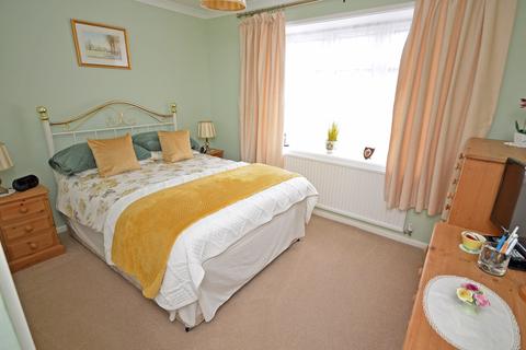 3 bedroom detached bungalow for sale - Windsor Way, Frimley, Camberley, GU16