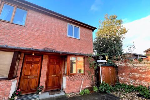 2 bedroom terraced house to rent, Foxglove Court, Hereford