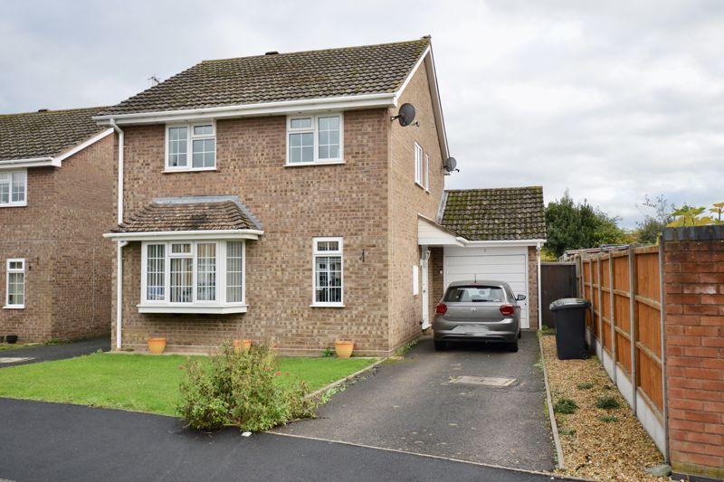 Hazel Avenue, Evesham, WR11 1XT 4 bed detached house £350,000