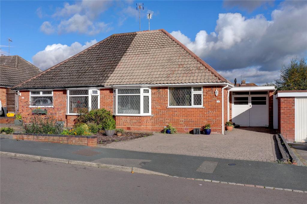 Hinton Avenue, Alvechurch... 2 bed bungalow £325,000