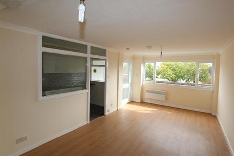 2 bedroom flat to rent, Stroud Avenue, Willenhall