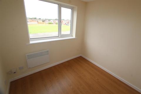 2 bedroom flat to rent, Stroud Avenue, Willenhall