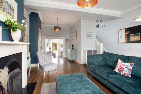 4 bedroom end of terrace house for sale - Elverson Road, London SE8