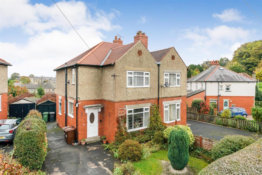 Benomley Drive, Almondbury, Huddersfield 3 bed semidetached house £
