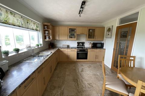 4 bedroom detached bungalow for sale - Milo, Llandybie, Ammanford