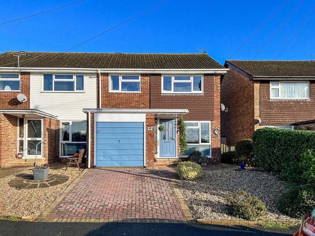 Grenville Drive, Ryde 3 bed semidetached house for sale £285,000