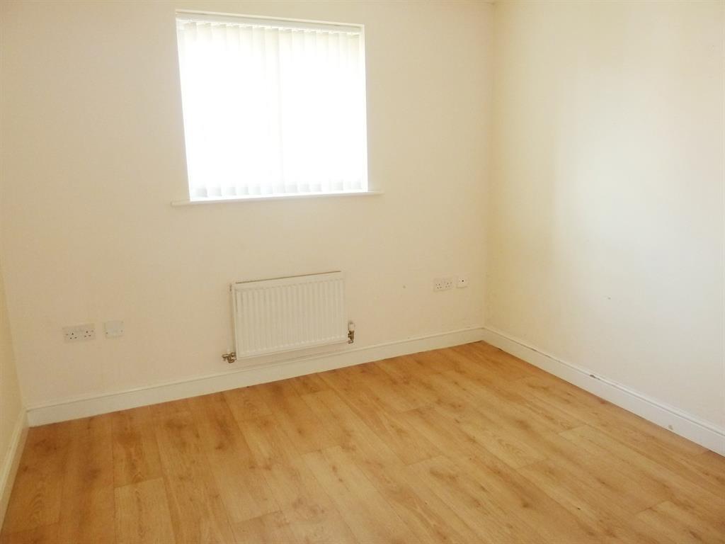 Haverhill Grove, Wombwell, Barnsley... 2 bed flat £550 pcm (£127 pw)