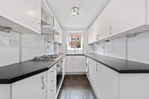 2 bedroom apartment for sale - Heathcote Court, Windsor