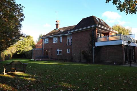 6 bedroom detached house for sale, Winnington Close, Hampstead Garden Suburb