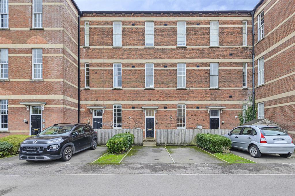 Hillier Road, Devizes 3 bed terraced house for sale £250,000