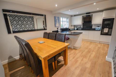 5 bedroom detached house for sale - Deepwell Court, Halfway, Sheffield, S20