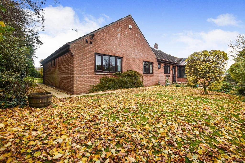 On Hill, Swanland, North Ferriby 4 bed detached bungalow £475,000