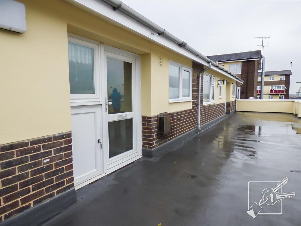 The Hive, Northfleet, Gravesend 2 bed for sale £175,000
