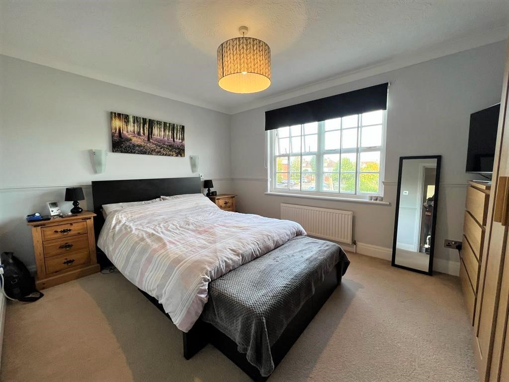 London Road, LeighOnSea 2 bed apartment £975 pcm (£225 pw)