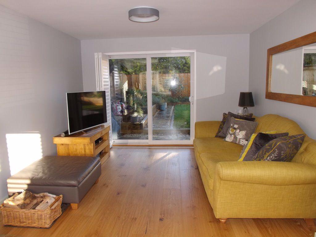 Maplehurst Road, Chichester 3 bed house £2,500 pcm (£577 pw)