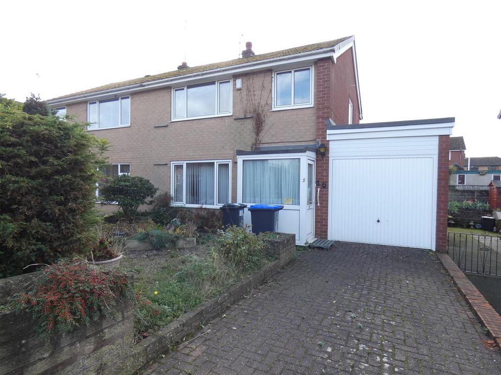 Derwent Drive, Cheadle, StokeOnTrent 3 bed semidetached house for