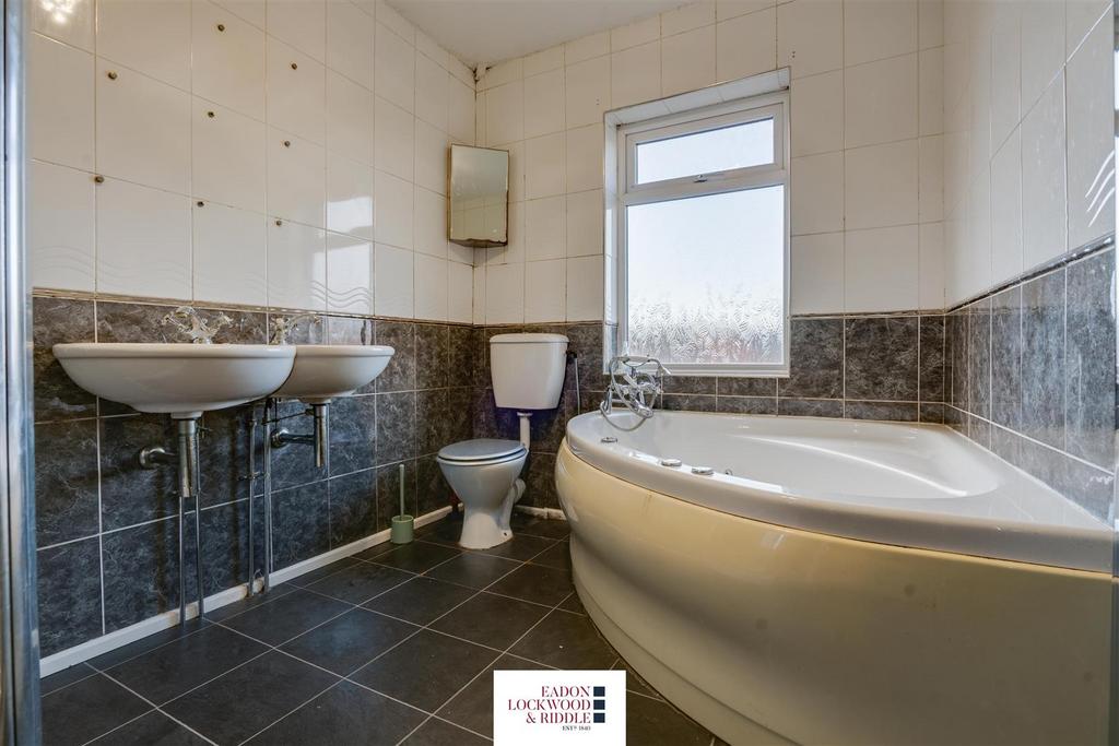 Bathroom 2.jpg