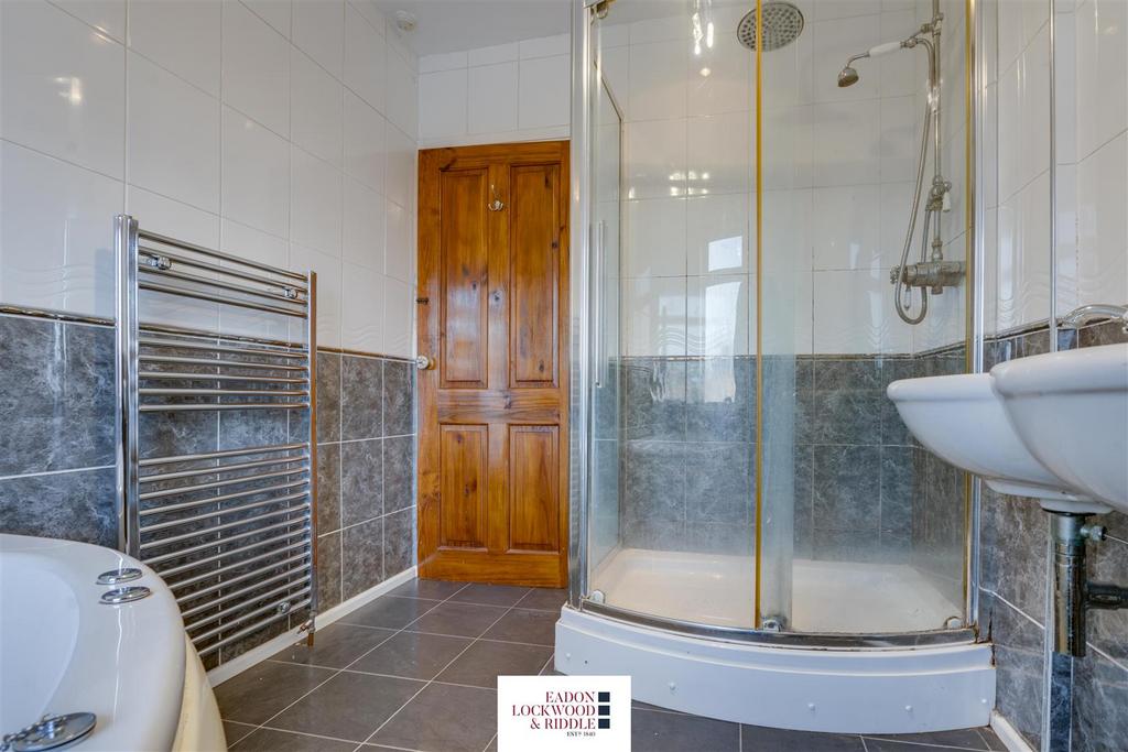 Bathroom 1.jpg