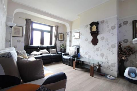 3 bedroom end of terrace house for sale - Ashburton Avenue, Ilford