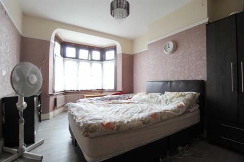3 bedroom end of terrace house for sale - Ashburton Avenue, Ilford