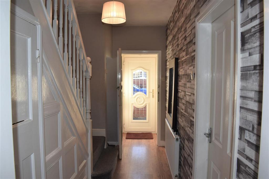 Lloyd Street, Cannock 3 bed semidetached house £995 pcm (£230 pw)