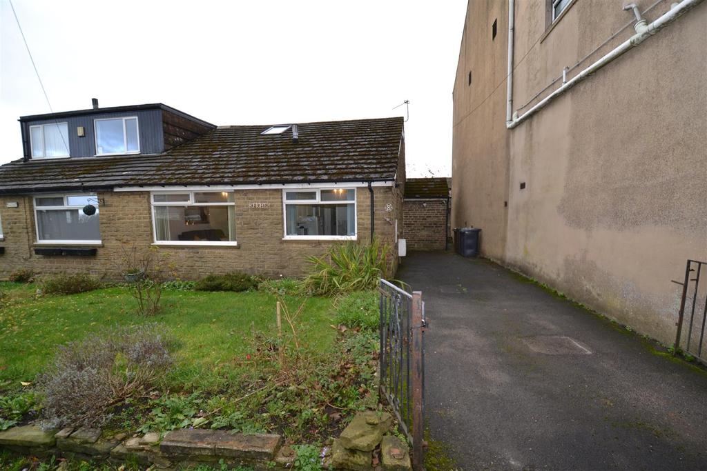 Ewart Street, Queensbury, Bradford 2 bed semidetached bungalow £160,000