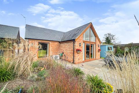 2 bedroom barn conversion for sale - Kineton Road, Gaydon, Warwick
