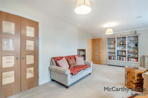 2 bedroom apartment for sale, 44 Eleanor House, London Road, St. Albans AL1 1NR