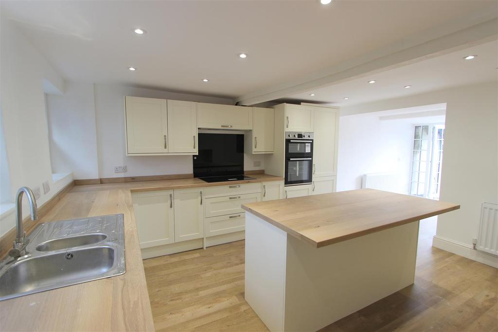 Teesdale House, Low Coniscliffe 4 bed terraced house £1,200 pcm (£277 pw)