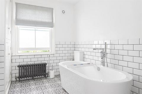 42 Lesbourne Road, Reigate, RH2 7LD