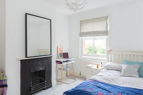 42 Lesbourne Road, Reigate, RH2 7LD