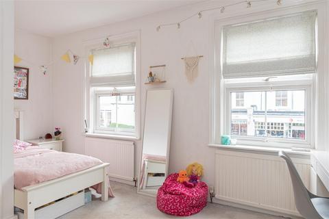 42 Lesbourne Road, Reigate, RH2 7LD