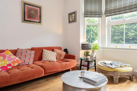 42 Lesbourne Road, Reigate, RH2 7LD