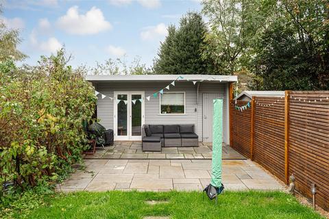 42 Lesbourne Road, Reigate, RH2 7LD