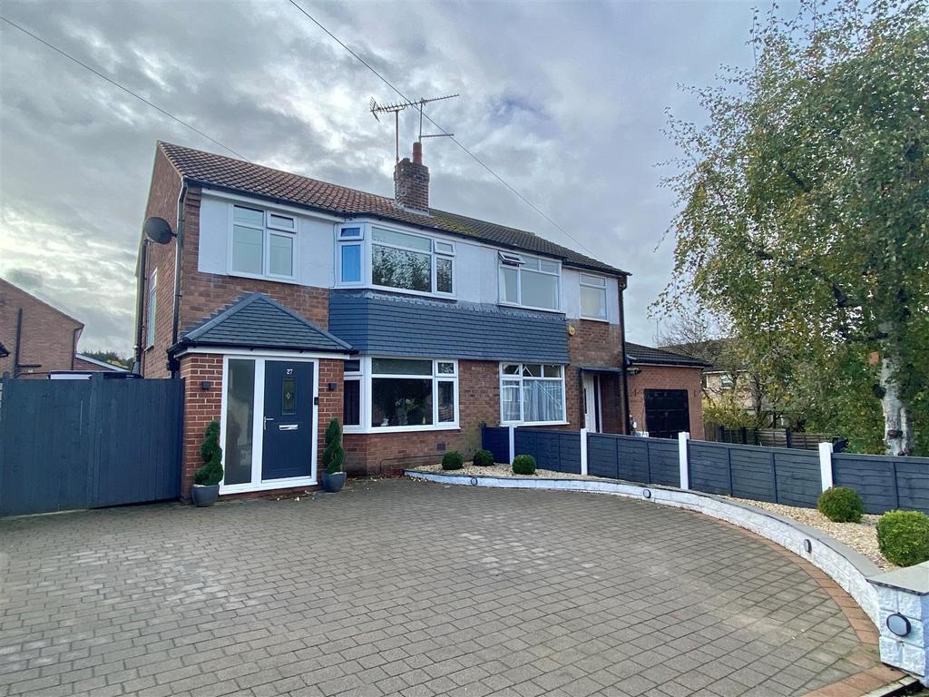 Chiltern Avenue, Macclesfield 3 bed semidetached house £345,000