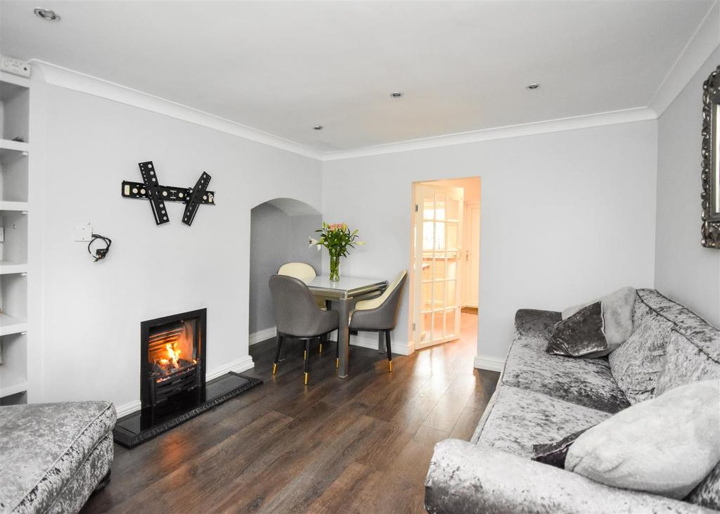 6 Codsall Road, Tettenhall 2 bed terraced house to rent £750 pcm (£