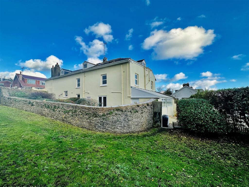 Dashpers, Brixham 6 bed semidetached house £1,995 pcm (£460 pw)