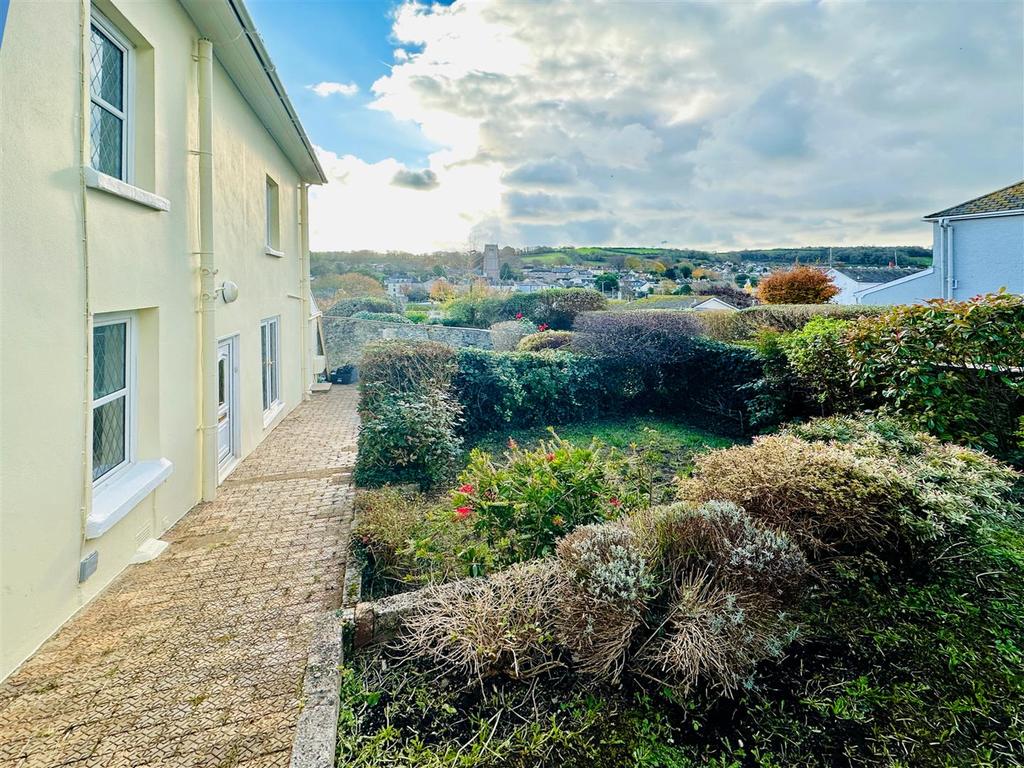 Dashpers, Brixham 6 bed semidetached house £1,995 pcm (£460 pw)
