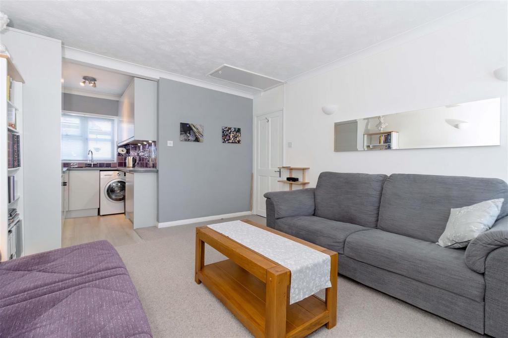 Selden Lane, Worthing 1 bed flat £200,000
