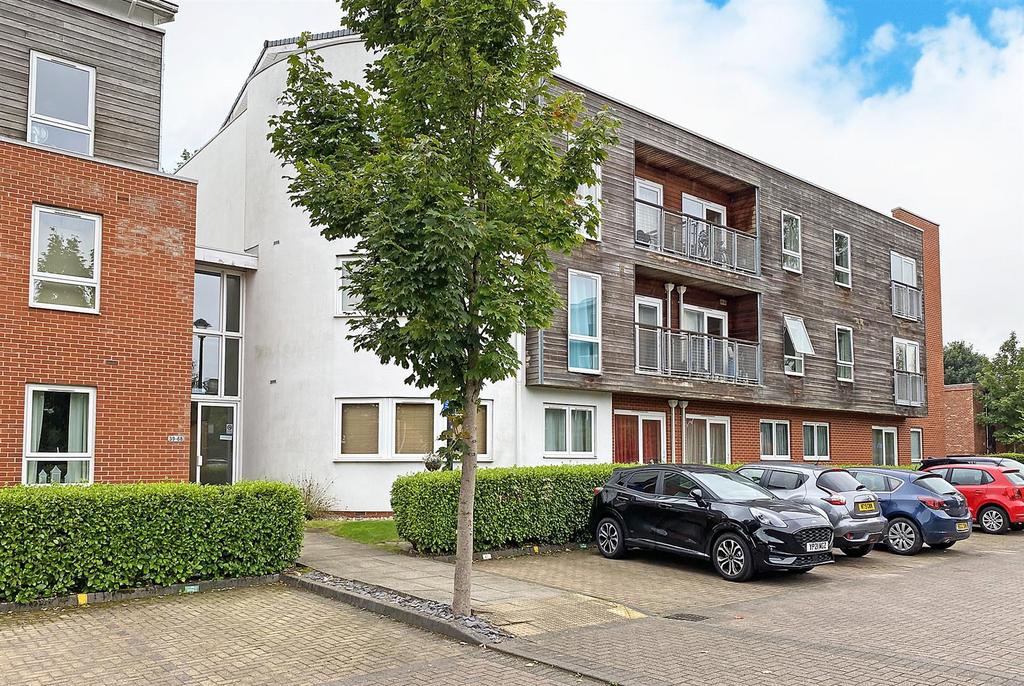 Romana Square, Timperley 2 bed apartment £200,000