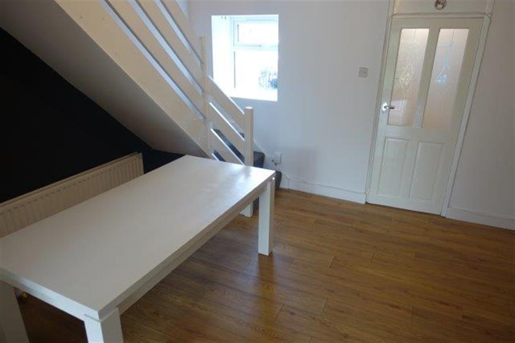 West Row, Eston, Middlesbrough, TS6 9JW 2 bed terraced house £550 pcm