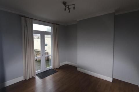 3 bedroom end of terrace house to rent - Hainault Avenue, Westcliff-On-Sea
