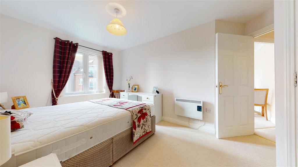 Close, Weymouth 2 bed apartment £230,000