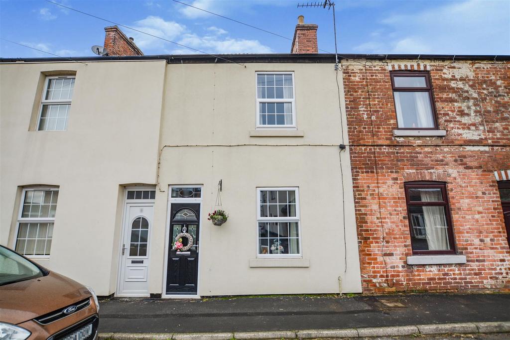Low Cross Street, Crowle, Scunthorpe 2 bed cottage £140,000