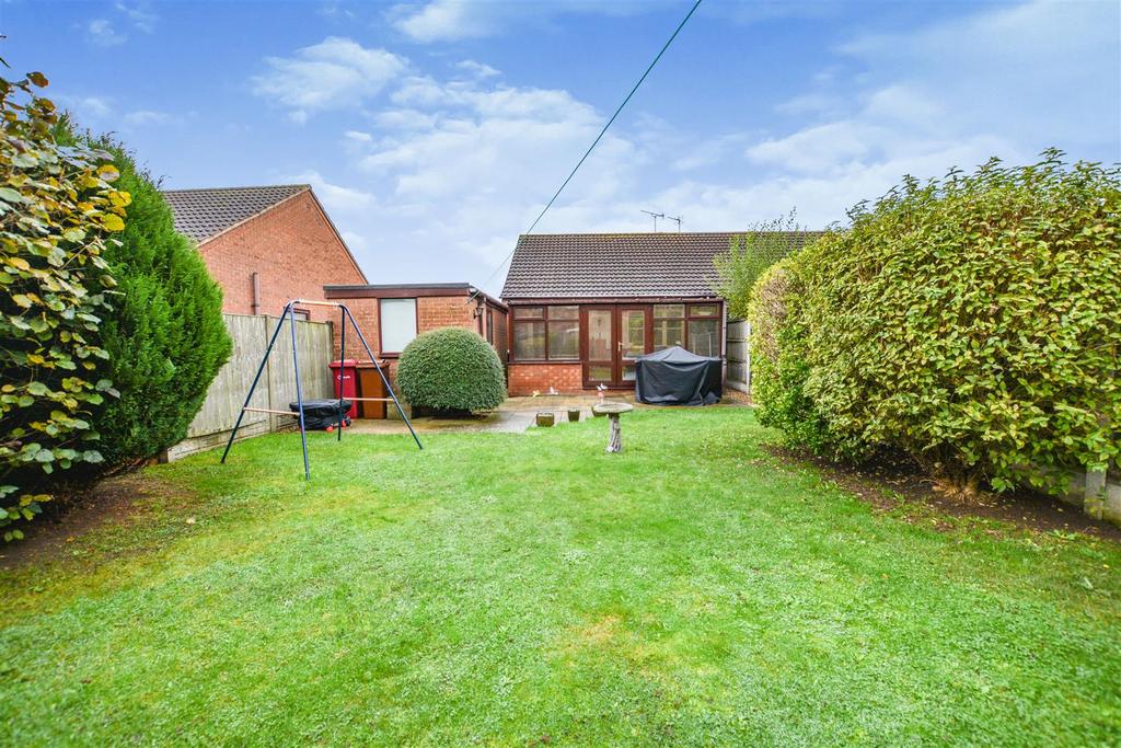 Hall Rise, Messingham, Scunthorpe 2 bed semidetached bungalow £170,000