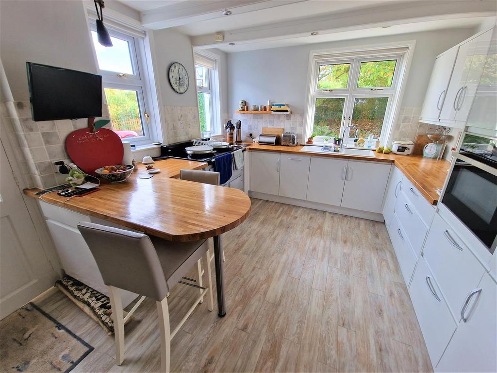 Further Kitchen.jpg