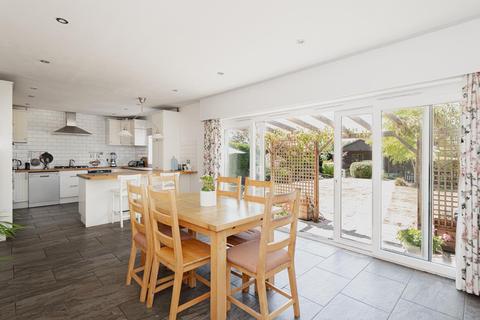 112a Reigate Road, Epsom, KT17 3BX