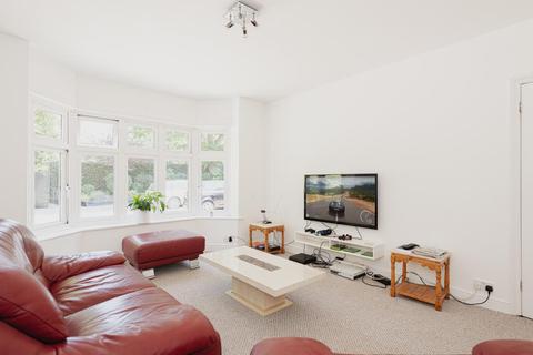 112a Reigate Road, Epsom, KT17 3BX