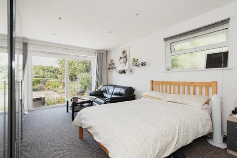 112a Reigate Road, Epsom, KT17 3BX