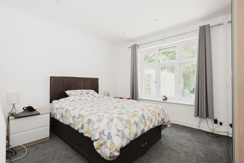 112a Reigate Road, Epsom, KT17 3BX
